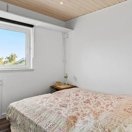 בית נופש 2 Bedroom Lovely In *