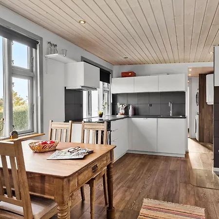 2 Bedroom Lovely In *