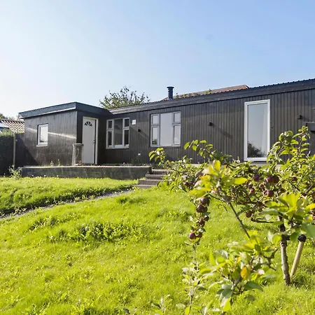 בית נופש 2 Bedroom Lovely In *